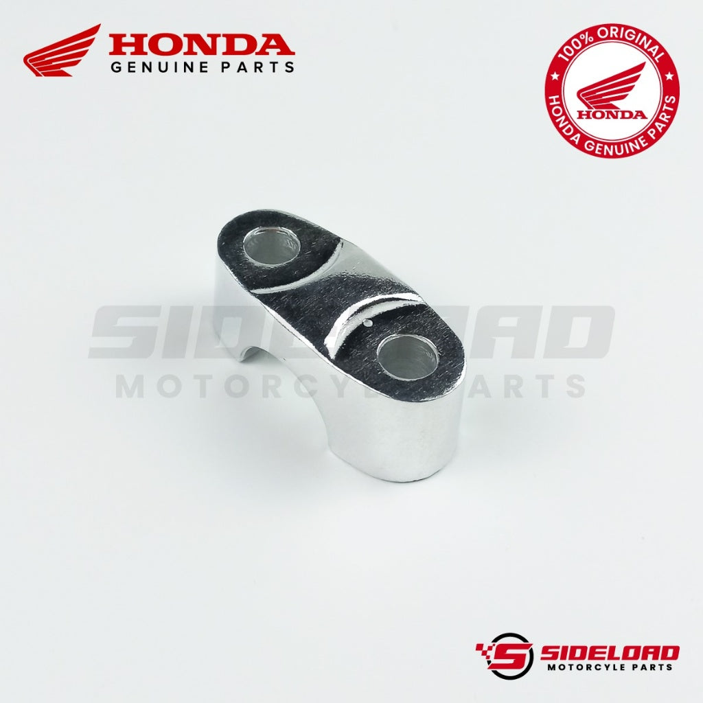 Holder B1, Handle Pipe Upper - TMX 155 - Honda Genuine (95014-22100)