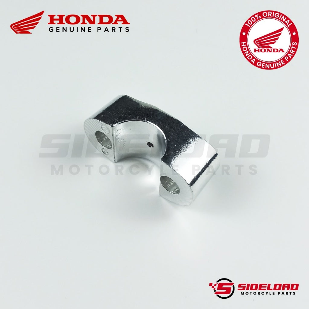 Holder B1, Handle Pipe Upper - TMX 155 - Honda Genuine (95014-22100)