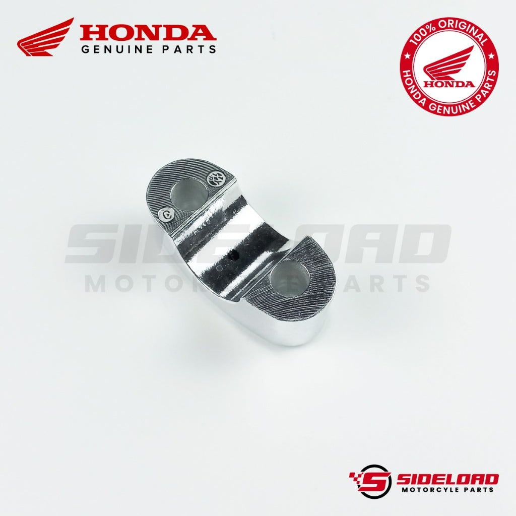 Holder B1, Handle Pipe Upper - TMX 155 - Honda Genuine (95014-22100)